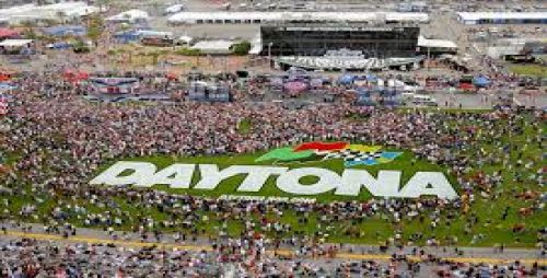 Daytona crowd image